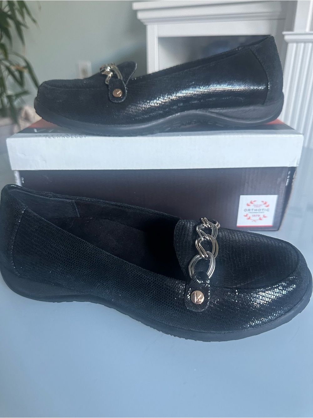 Vionic Alda Black Lizard Leather Chain Loafers Flats Size 7 W Wide NIB